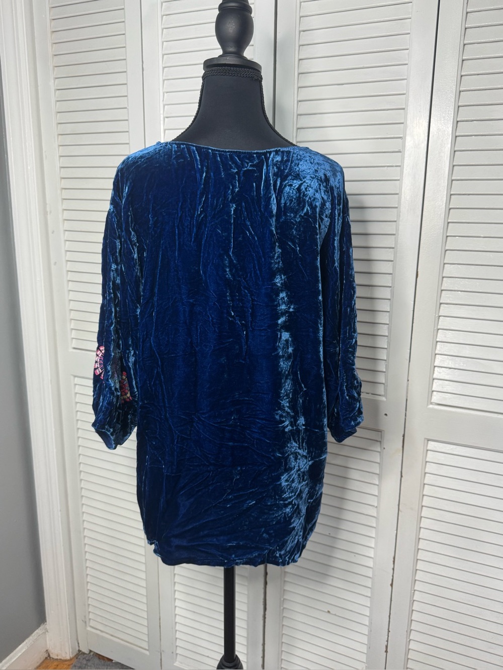 Johnny Was Navy Velvet Embroidered Floral & Bird Tunic Bohemian Women Size Sm - Picture 2 of 9